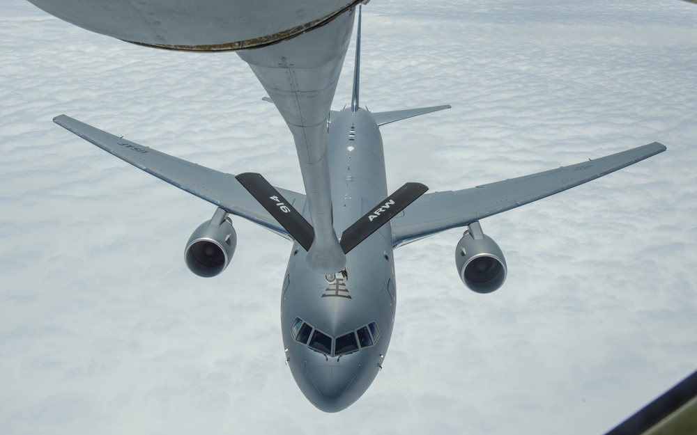 mobility aircraft during aerial refuel
